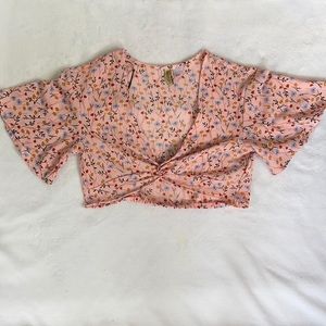Floral crop flutter sleeve